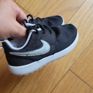 Toddler Nike Size 9